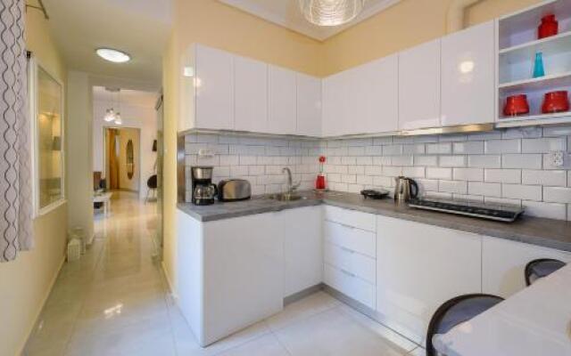 Lithinon House