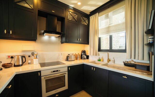 Modern and Cozy Designer Apartment in Relaxing Environment