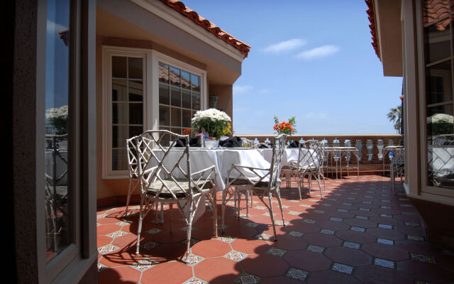 Dorymans Oceanfront Inn