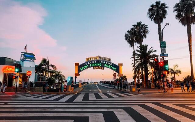 Santa Monica 2 Bed/ 2 Bath