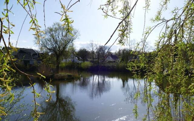 Houseboat Comfortable Vacation Home