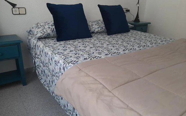 AMAZING SUNNY FLAT WITH BALCONY POOL two MINS FROM THE BEACH