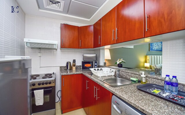 Silver - Modern Studio with lake view