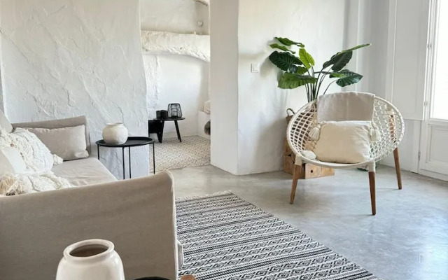 Vista Las Colinas in Izn jar