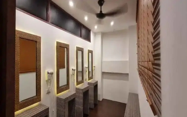 Attic Capsule Hotel