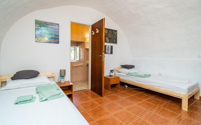 Amazing Apartment in Cavtat With Wifi and 2 Bedrooms