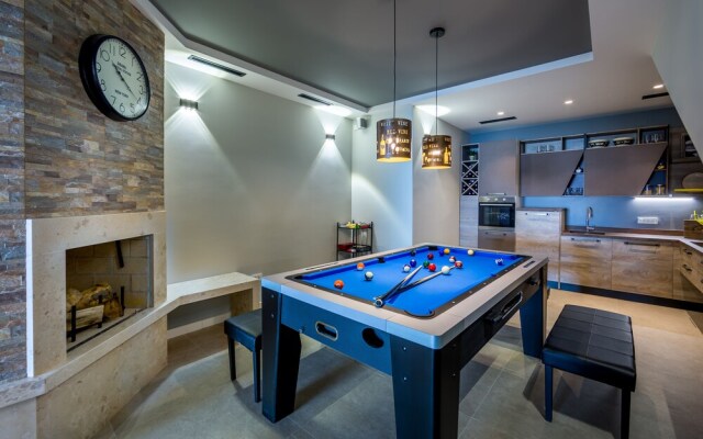 Villa AltaVista, Opatija - Seaview & Relax with Heated Pool and Private MiniGolf