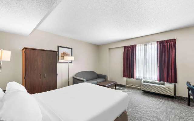 Quality Inn & Suites Columbus