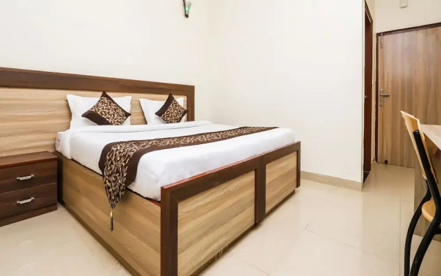 OYO 23018 Hotel Expo Suites