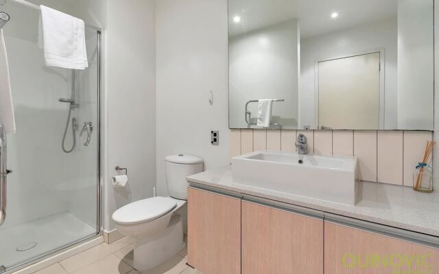QV Large Stylish Viaduct Apartment - 772