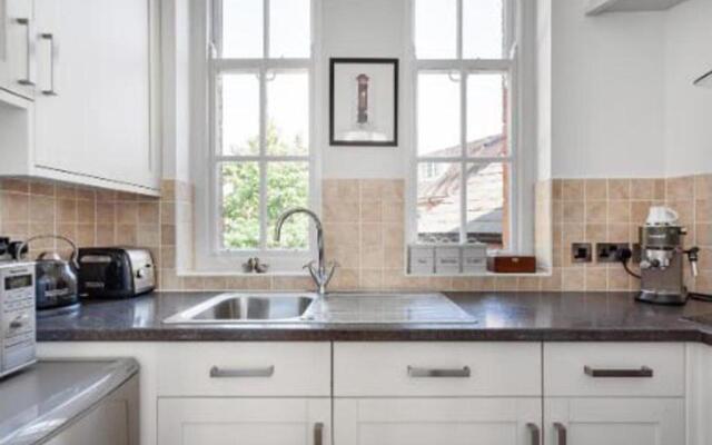 Warwick Post Office Apartment