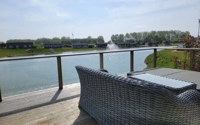 Luxury 2-bed Lodge in Routh, Sleeps 4 With Hot Tub