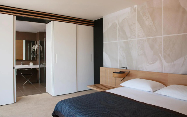 Lone Hotel by Maistra Collection