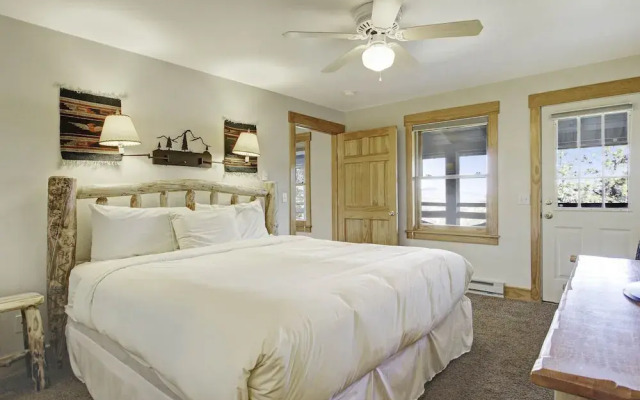Ptarmigan Mountain 202 3 Bedroom Condo by RedAwning