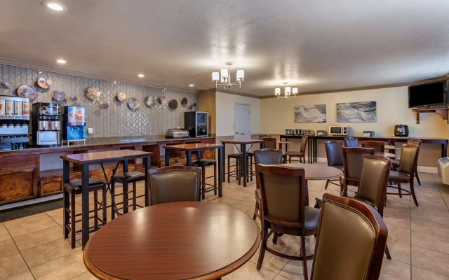 Best Western Plus John Jay Inn & Suites