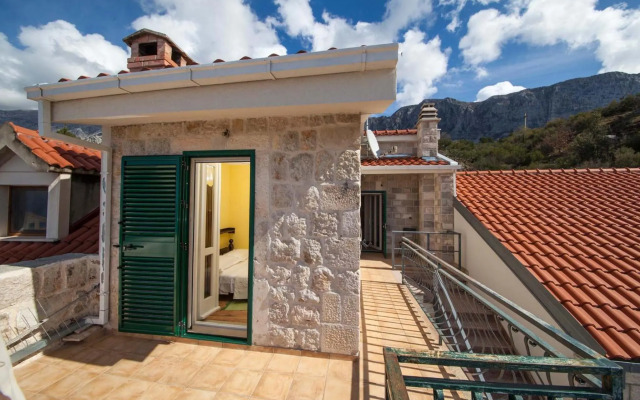 Old stone house Mario