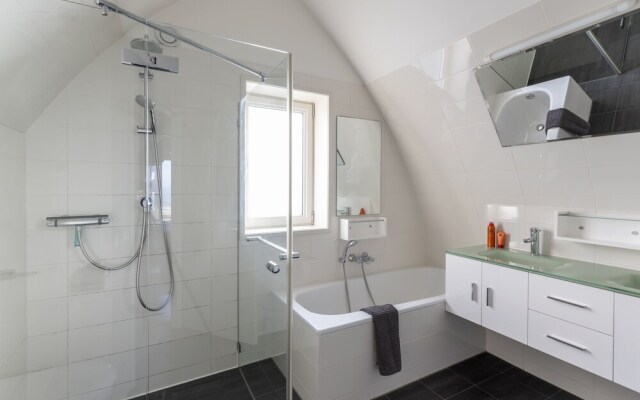 Cozy 3 Person Apartment With sea Views Flat Fish