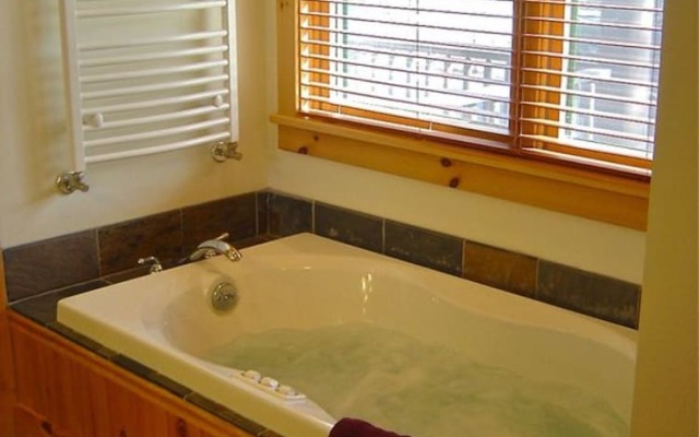 Adirondack Lodge Retreat Secluded Mountain Location