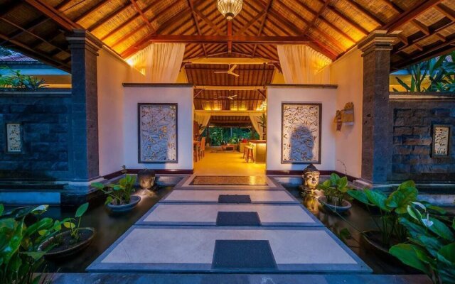 Infinity Jungle View Aashaya Villa Ubud