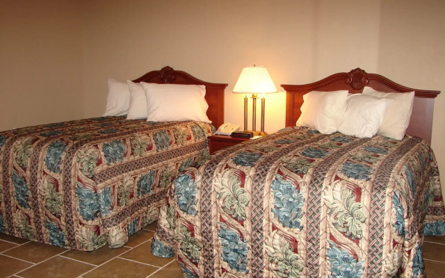 Lake Grassy Inn & Suites