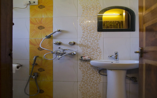 Landmark AB Block Hotel By OYO Rooms