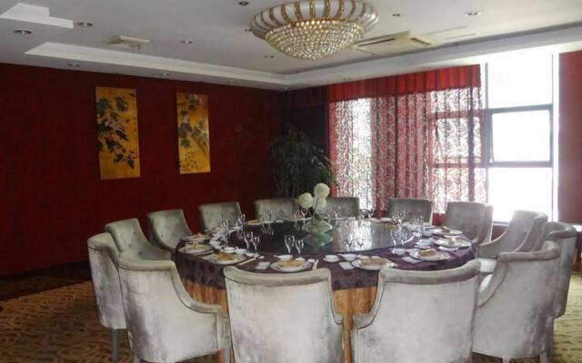 Xinjiefang Holiday Hotel