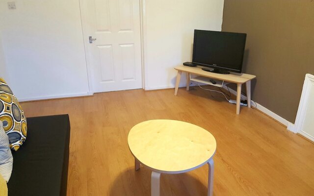 Dragon - Wellhall House 2 Bedroom Home