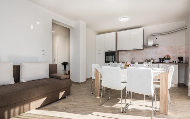 Pool Apartment Bakija 2