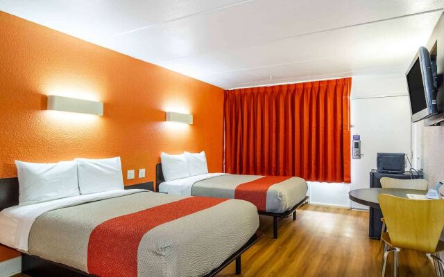 Motel 6 Brunswick, GA