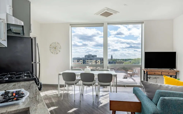 New & Modern  Lux City Escape