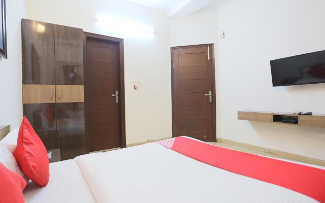 OYO 65630 Hotel New Raj Kamal