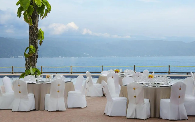 Family Luxury Suites by Velas Vallarta - All Inclusive