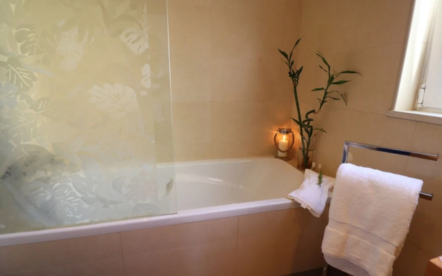 3-bed Townhouse With Pool in Albufeira Balaia