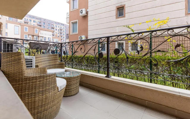Bright & Cozy 1BD Flat with a Charming Terrace
