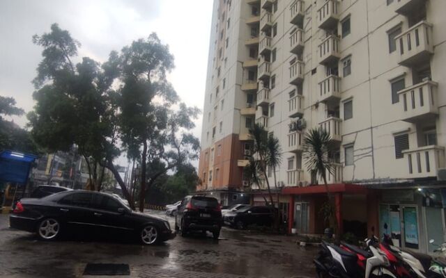 OYO 93585 Apartemen Cibubur Village By Raja Property