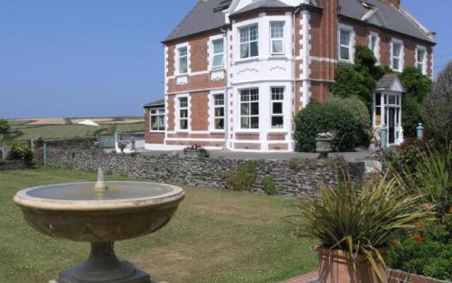 Woodlands Country House