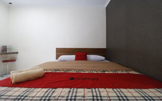 RedDoorz @ Jalan Pangeran Antasari Lampung