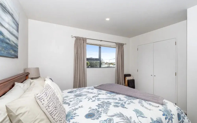 Awesome Christchurch Apartment