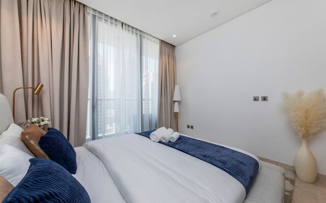 Luxe 3BR with Burj Khalifa view