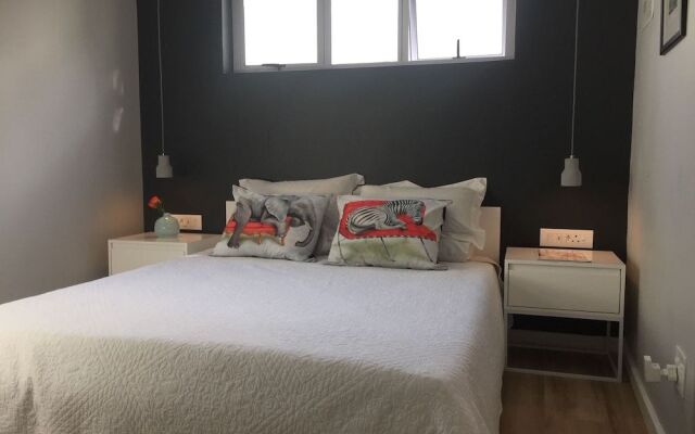 Central Claremont Garden Apartment