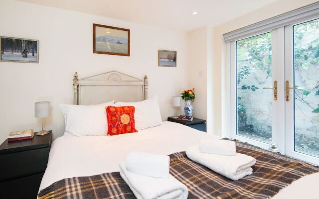 Pleasant Hackney Home by Victoria Park
