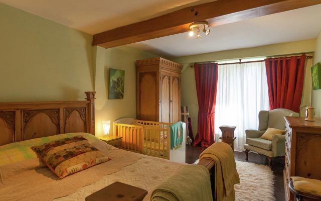 Elegant Holiday Home in Coubjours with Private Garden