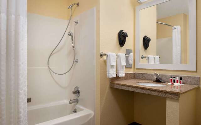 Days Inn & Suites by Wyndham Merrillville