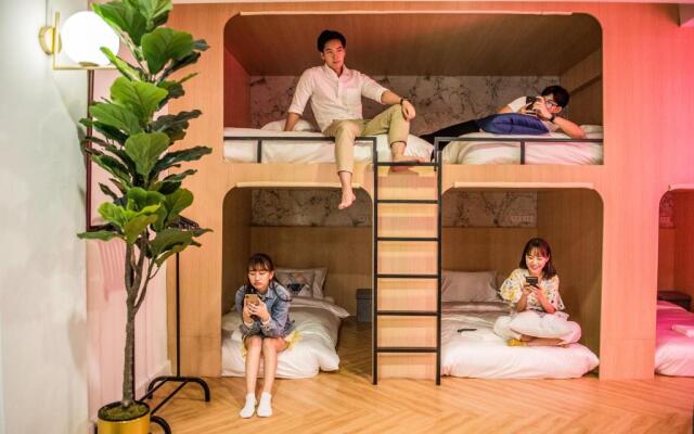 Theme Boutique Hotel