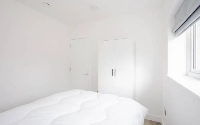 Designer 2 Bedroom Apartment in West London