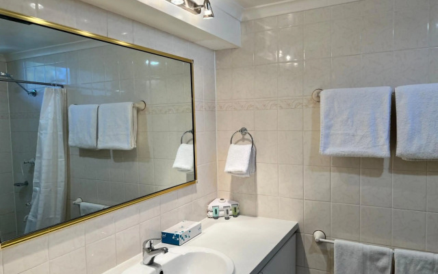 Stay at Alice Springs Hotel
