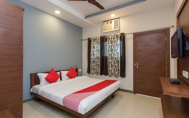Oyo 17161 Hotel Mahalaxmi