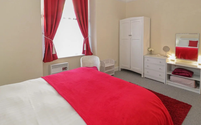 Llys Madoc, First Floor Flat