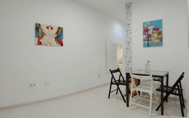 Apartamento de 2 Habitaciones, bajos, en Puerta del Angel AZBD
