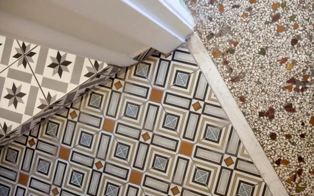 Lovely, central, private balconies, roof garden! - EP7